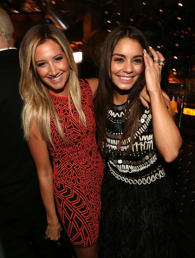 Excerpts from the book “Disney High: The Rise and Fall of Disney Channel’s Tween... 4 Excerpts from the book “Disney High: The Rise and Fall of Disney Channel’s Tween...