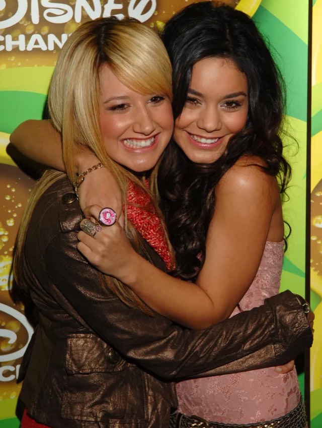 Excerpts from the book “Disney High: The Rise and Fall of Disney Channel’s Tween... 6 Excerpts from the book “Disney High: The Rise and Fall of Disney Channel’s Tween...